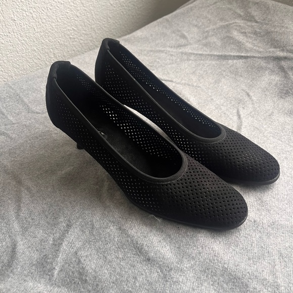 Stuart Weitzman Black Heels 8 - Picture 7 of 9